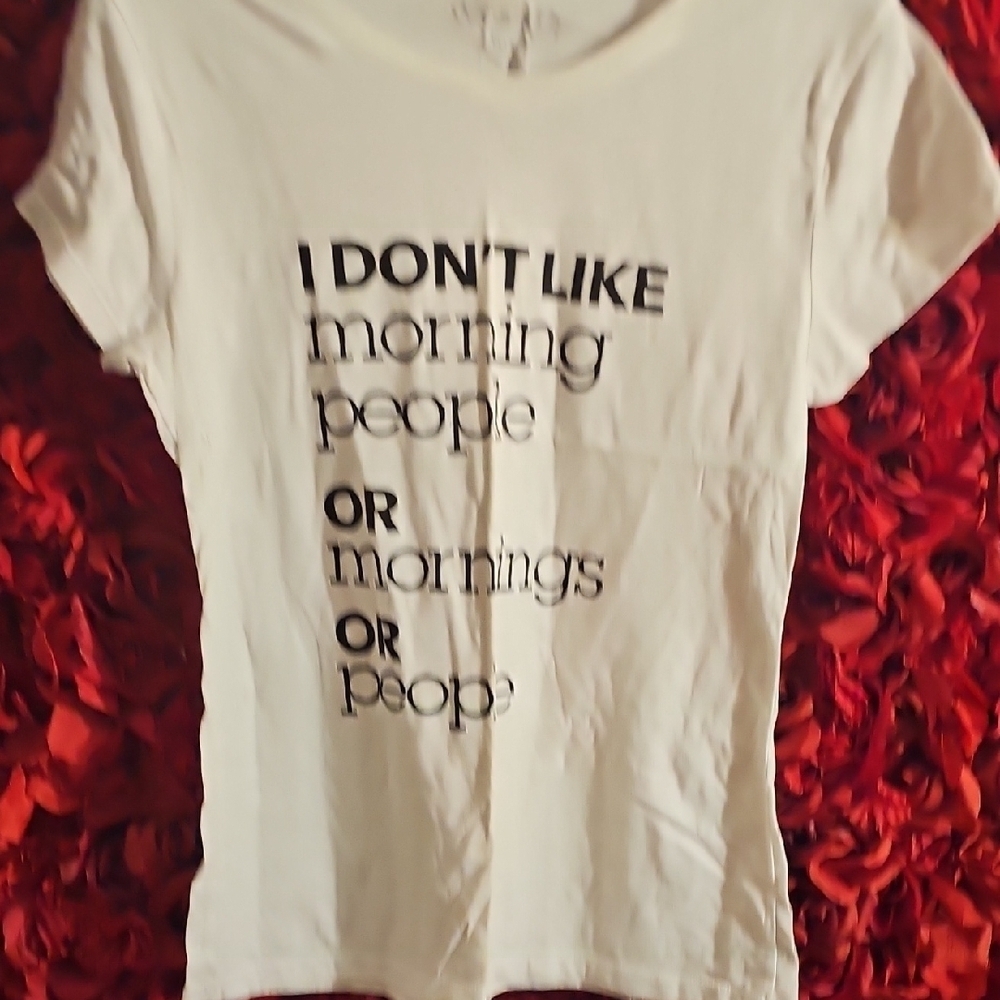 Women's White Graphic Tee Size XLarge 15-17